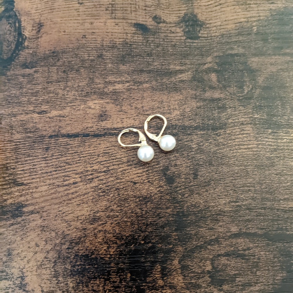 Classic Vintage Pearl Leverback Earrings